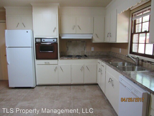 Foto del edificio - 3 br, 2 bath House - 421 Douglas Brown Cir...