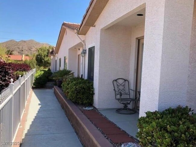 Building Photo - 227 Big Horn Dr