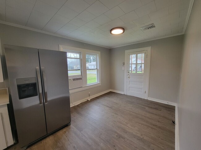 Building Photo - 3 Bed/2 Bath-House