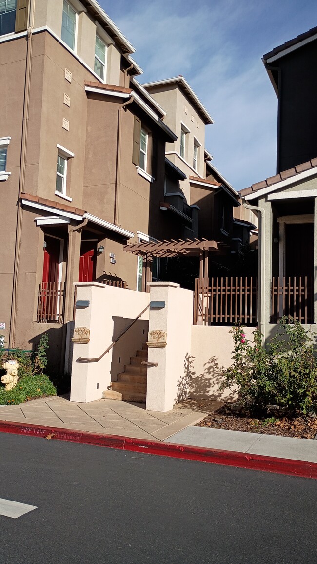 Building Photo - 1722 Snell Pl