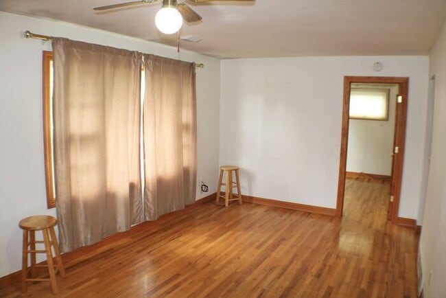 Building Photo - $1,200 | 2 Bedroom, 1 Bathroom Duplex | No...