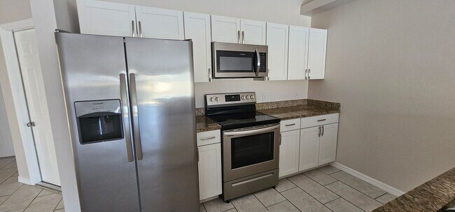 Building Photo - Charming 3 Bedroom, 2 Bathroom Duplex  – Available Now!