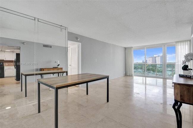 Building Photo - 100 Bayview Dr