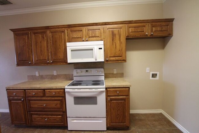 Building Photo - 3 Bedroom 2 Bath Duplex in Lindale ISD! Yo...
