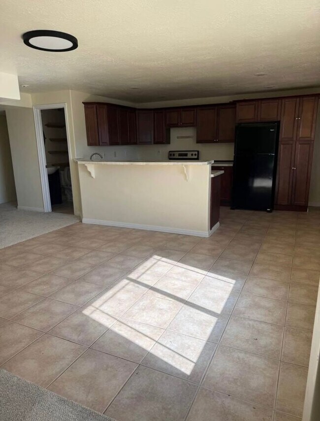 Building Photo - Beautiful Basement Apartment in Saratoga Springs - Available July!