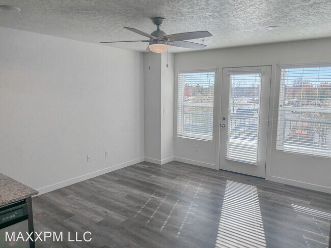 Building Photo - 1 br, 1 bath House - 3648 N Centrepoint Wa...