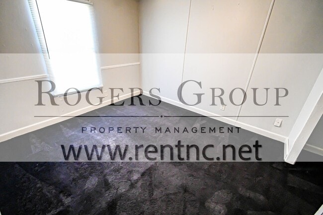 Foto del edificio - 3832 Bridges Rd