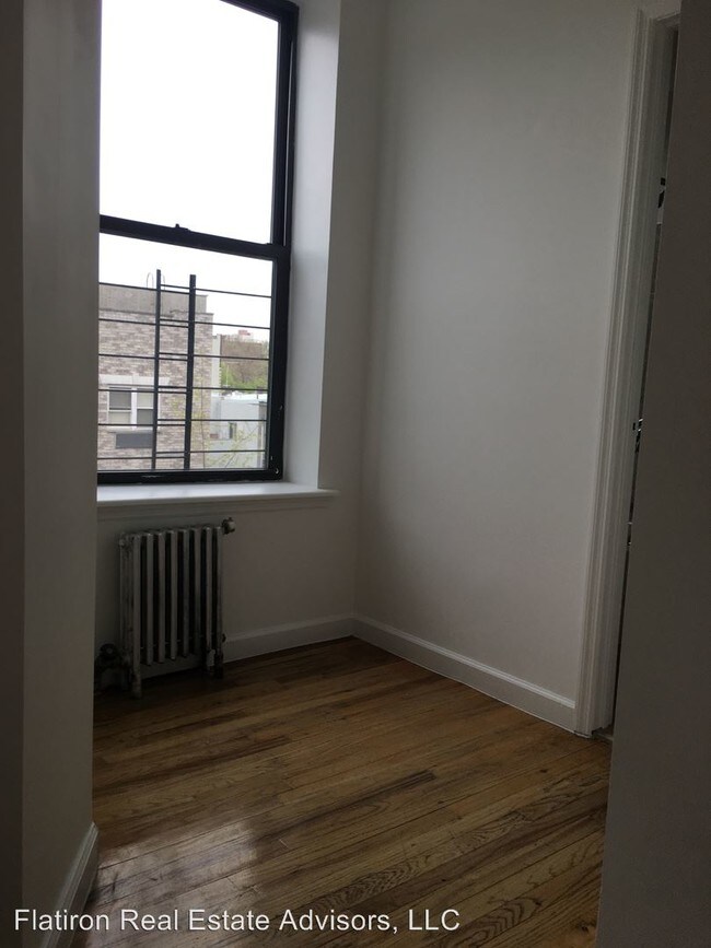 Foto del edificio - 615 E 189th St