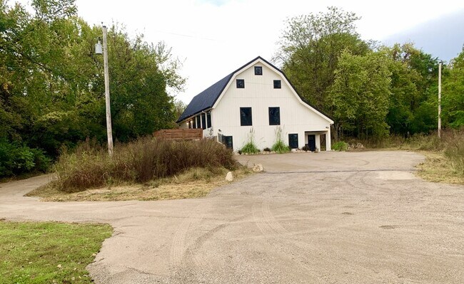 Foto del edificio - 19920 NW Farley Hampton Rd