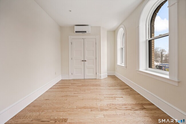 Foto del edificio - 1355 Main St