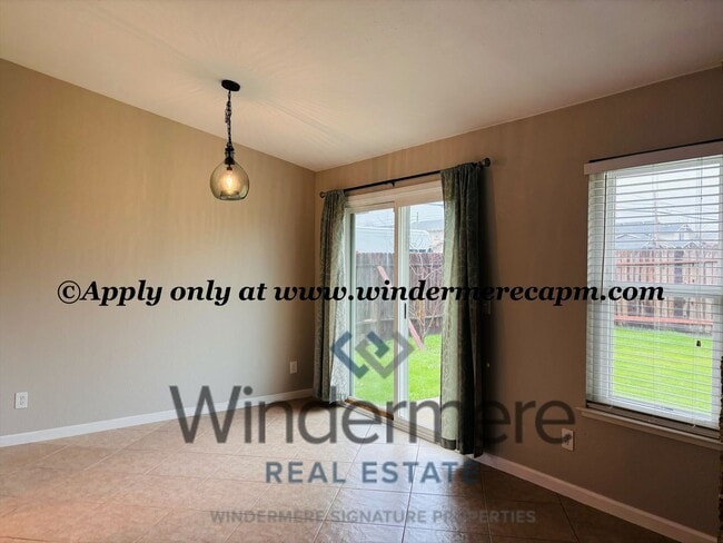 Building Photo - Available now! Charming 3-bed, 2-bath Gem in East Del Paso Heights- Your Perfect Home Awaits!