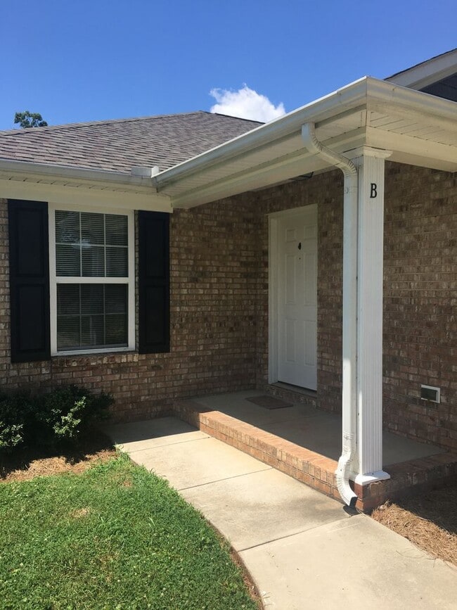 Building Photo - MOVE-IN READY!