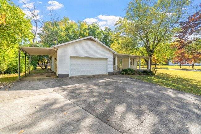 Building Photo - 6006 Fayette Ln
