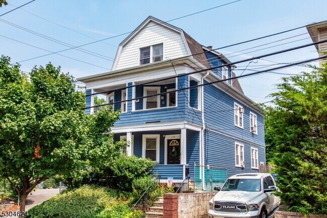 Building Photo - 130 Baldwin St