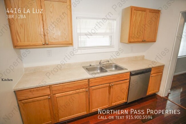 Building Photo - 3 Bedroom Home in Central - All Utilities ...