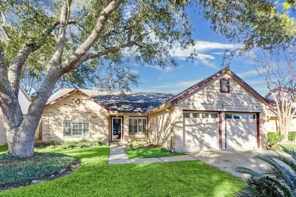 Foto principal - 6819 Yardley Dr