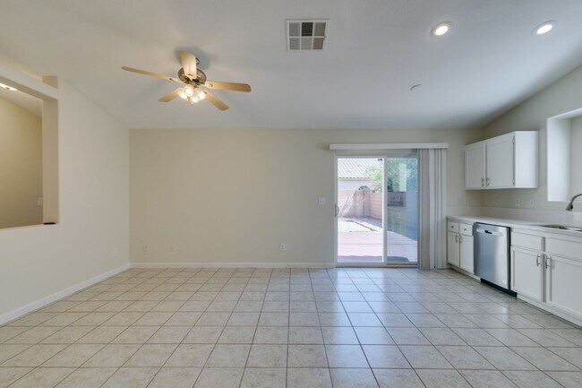 Building Photo - Charming 3 bedroom, 2 bathroom home locate...