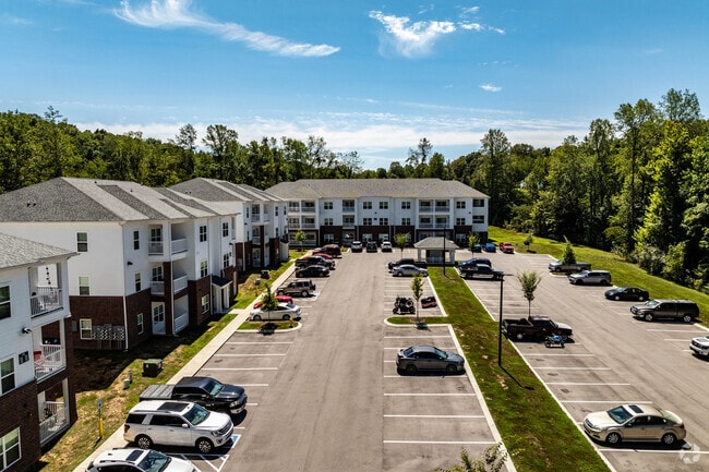 Building Photo - East Forest Park