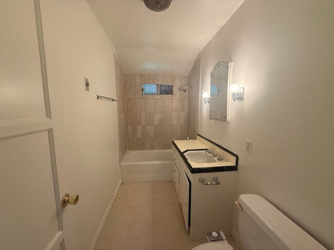 Foto del edificio - 2 Bedroom 1.75 Bathroom in Riverside