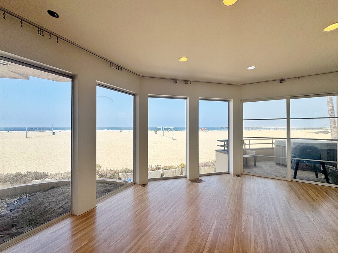 Primary Photo - 3505 Ocean Front Walk