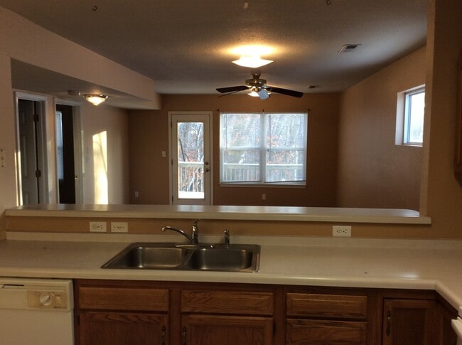 Building Photo - Godas Circle 5304-06