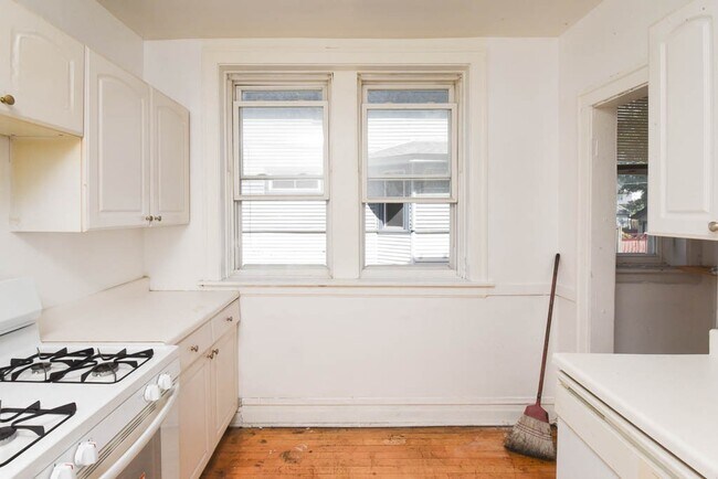 Building Photo - 4413 N Kenneth Ave