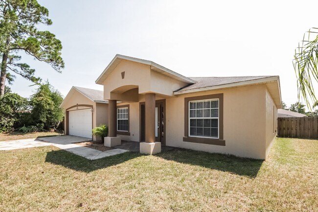 Building Photo - 3004 Royal Palm Dr