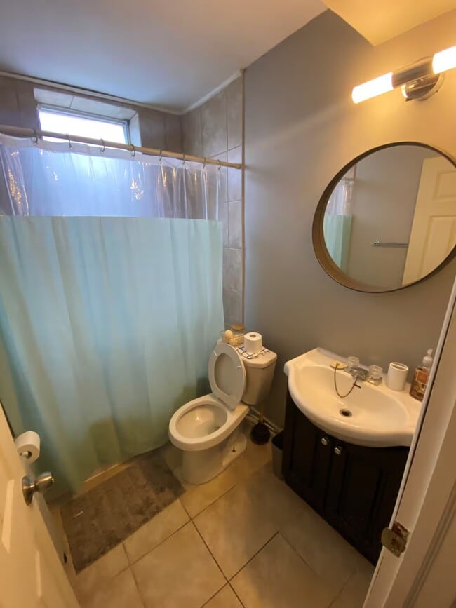 Building Photo - 372 Wellington Heights