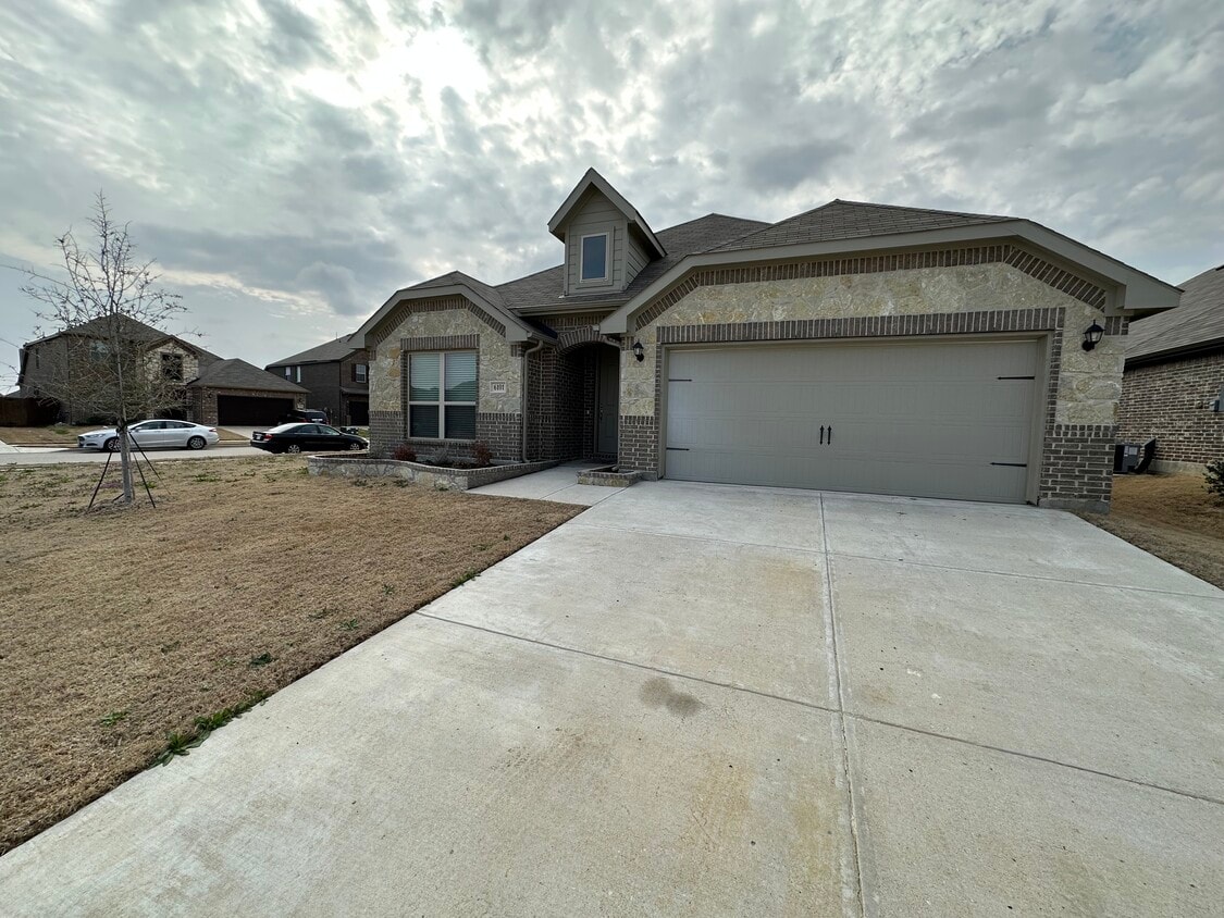 6101 Cobbetts Pond Ln, Fort Worth, TX 76179 House Rental in Fort