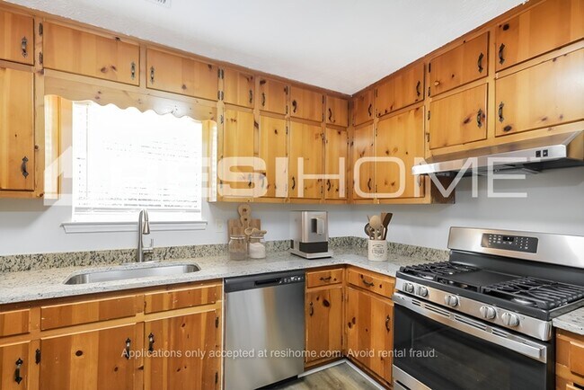 Building Photo - 5747 Mistyview Dr