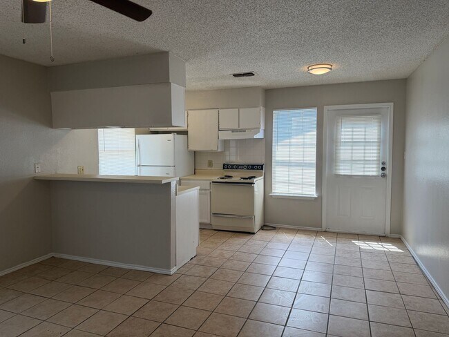Foto del edificio - 2 Bedroom Duplex