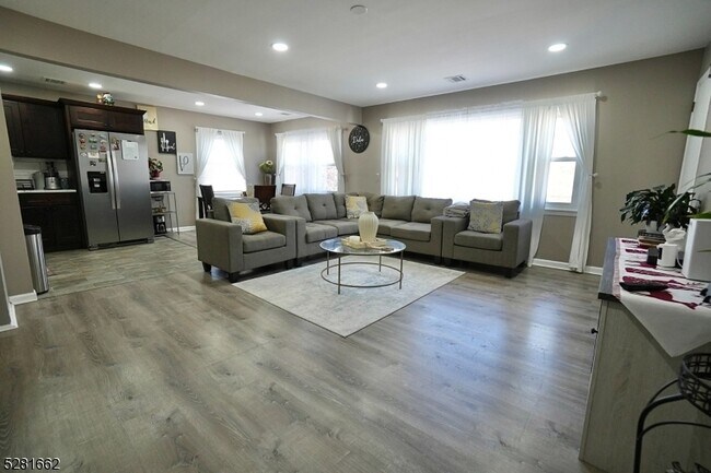 Foto del edificio - 509 Broughton Ave