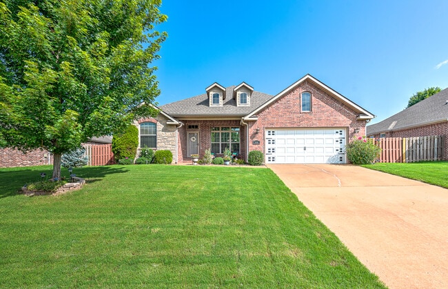 Building Photo - 3400 SW Briar Creek Ave