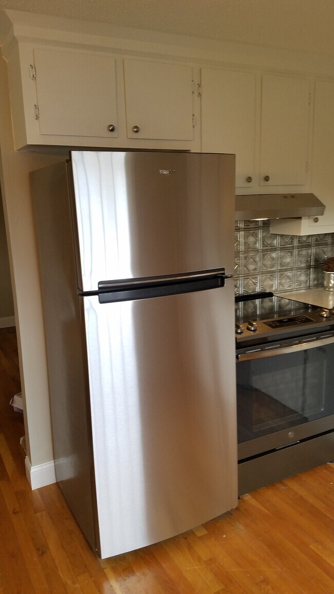 6 Colonial Rd Unit 4, Windham, NH 03087 Condo for Rent in Windham, NH