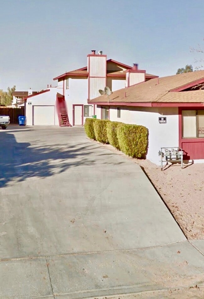 Building Photo - 920 W Perdew Ave