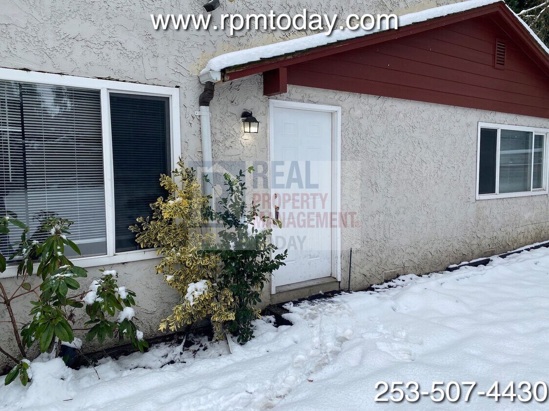 6104 Glen Mary Ln SE Unit B, Lacey, WA 98503 Room for Rent in Lacey