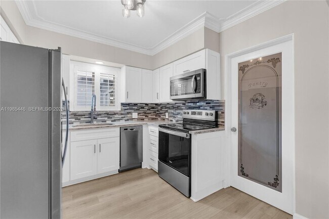 Building Photo - 211 SE 1st Terrace