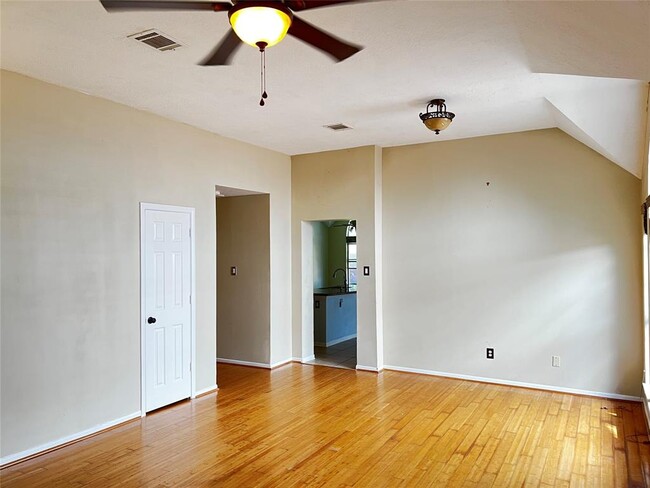 Foto del edificio - 130 Skycrest Dr