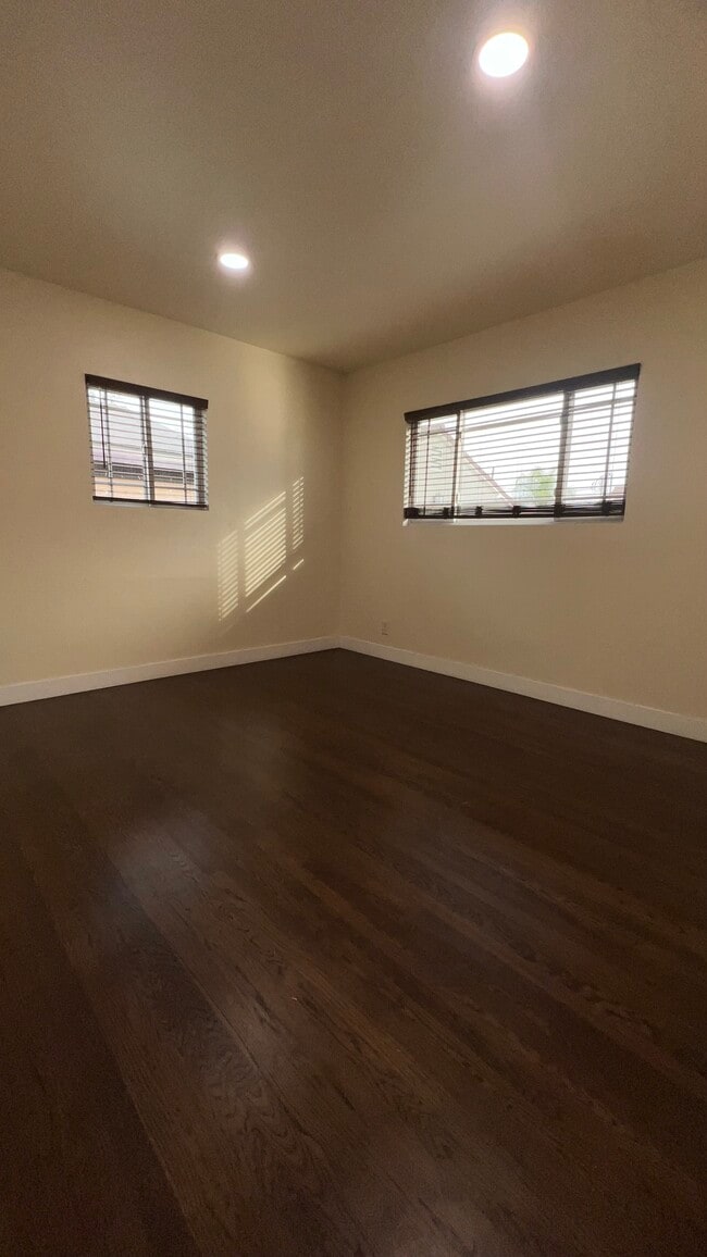 Foto del edificio - 8154 Potter Ave