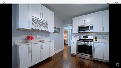 Building Photo - 5748 N Spaulding Ave