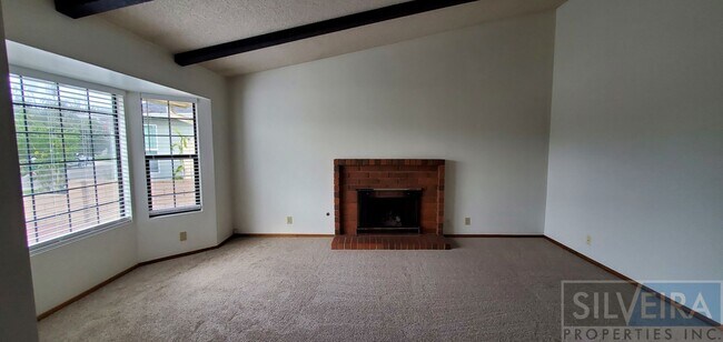 Building Photo - Inviting Home in Northeast Santa Maria