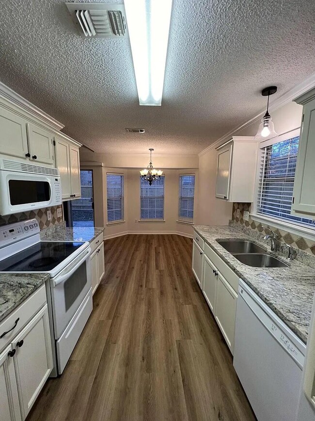 Building Photo - 1875 Whispering Oaks Ln