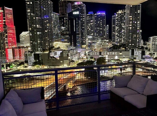 Foto del edificio - 350 S Miami Ave