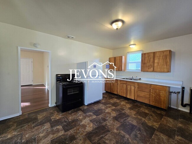 Building Photo - Cozy single-family home near Naches Valley...
