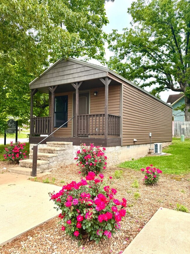 Building Photo - Charming 1-Bedroom Cottage West of Batesvi...