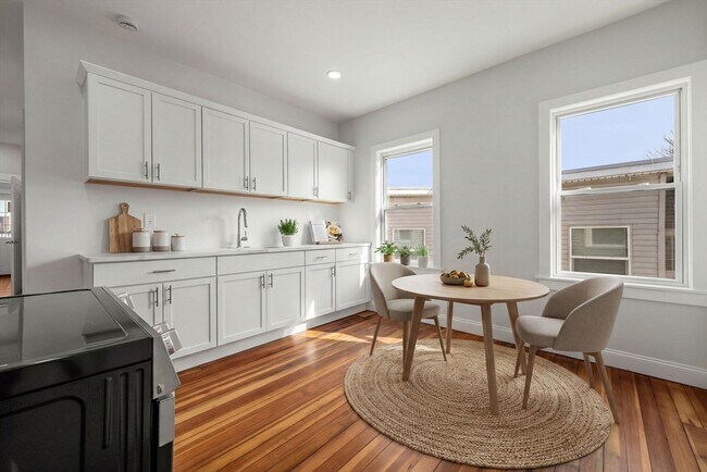 Building Photo - 53 Woodford St