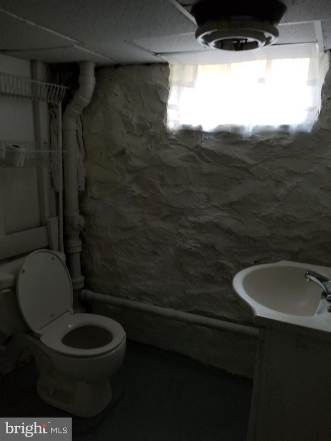 Building Photo - 8 Locust Dr