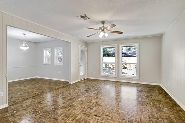 Building Photo - 2403 Tinechester Dr