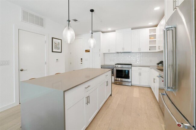 Foto del edificio - 1600 S 1st St