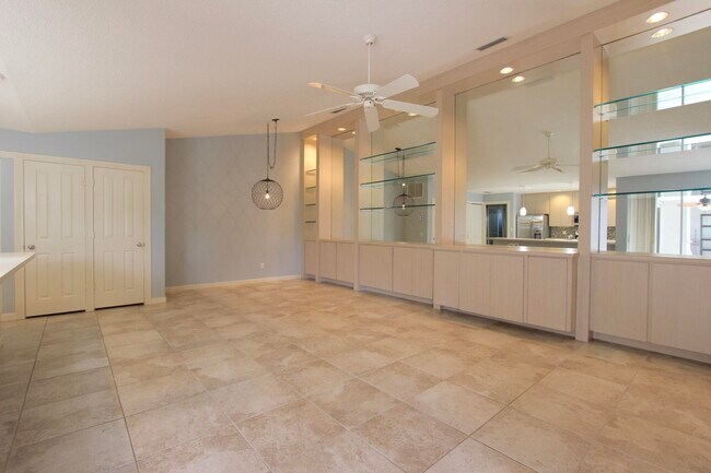 Building Photo - 10701 Chapman Oak Ct